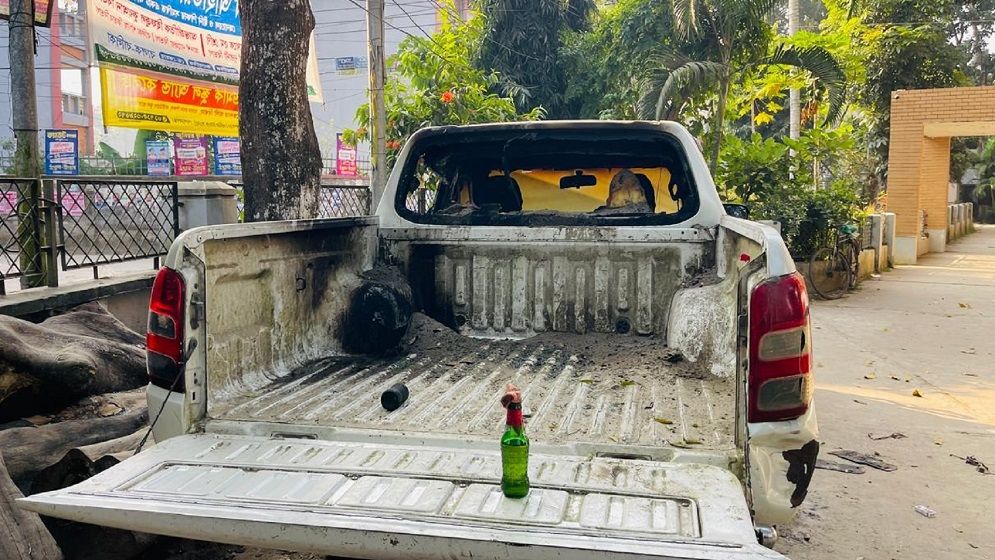 গোপালগঞ্জে গ্রামীণ ব্যাংক ও গণপূর্ত বিভাগে পেট্রোল বোমা নিক্ষেপ