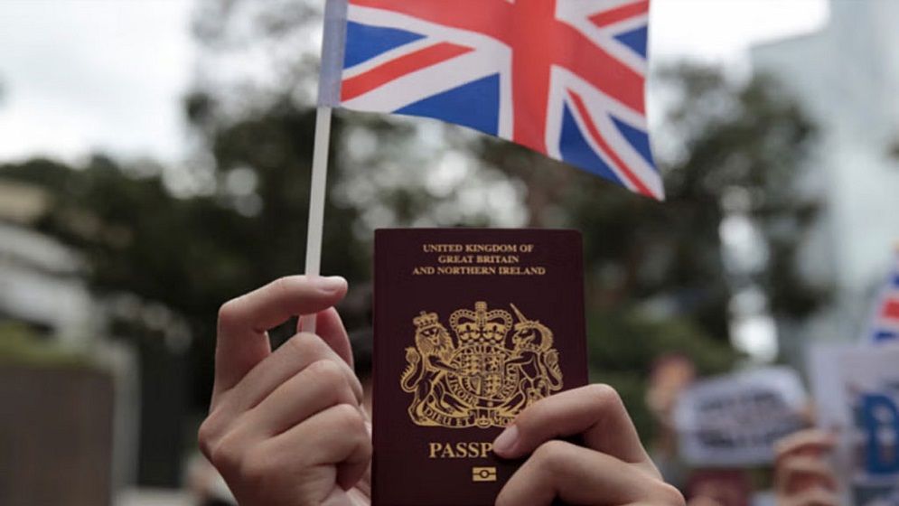 যুক্তরাজ্যে বন্ধ হচ্ছে ‘গোল্ডেন টিকিট’, আশ্রয়প্রার্থীদের জন্য দুঃসংবাদ