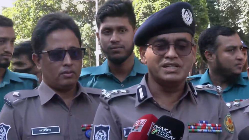 শেখ হাসিনার রায় ঘিরে রাজধানীতে ১৫ হাজার পুলিশ মোতায়েন