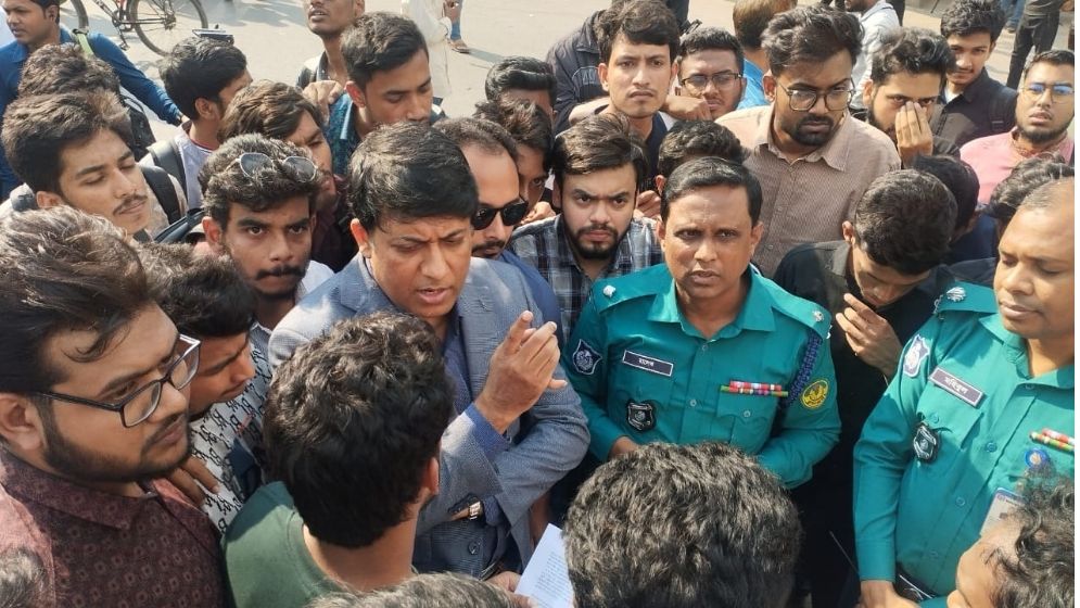 ‎রাবি শিক্ষার্থীদের ওপর হামলার ঘটনায় সন্দেহজনক তালিকায় ৪