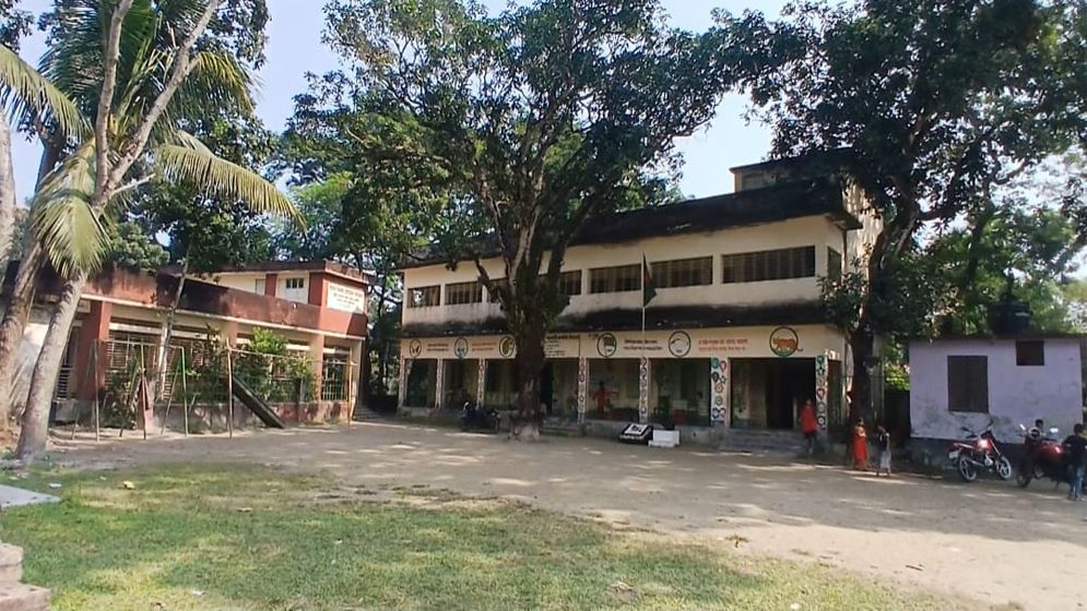 তিনদফা দাবি আদায়ে কুড়িগ্রামে প্রাথমিক শিক্ষকদের কর্মবিরতি