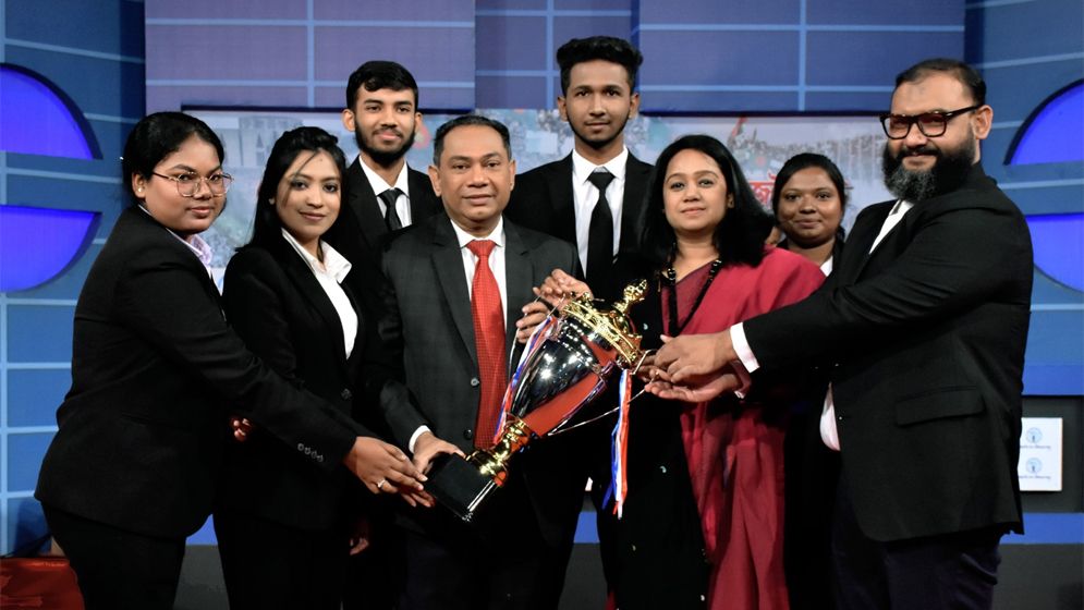 ছায়া সংসদে একই মঞ্চে সানজিদা তুলি ও ব্যারিস্টার আরমান