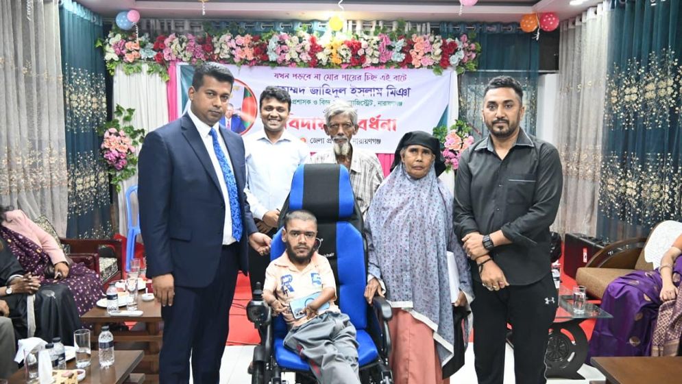 শেষ মুহূর্তেও মানবিক কাজ করে বিদায় নিলেন ডিসি