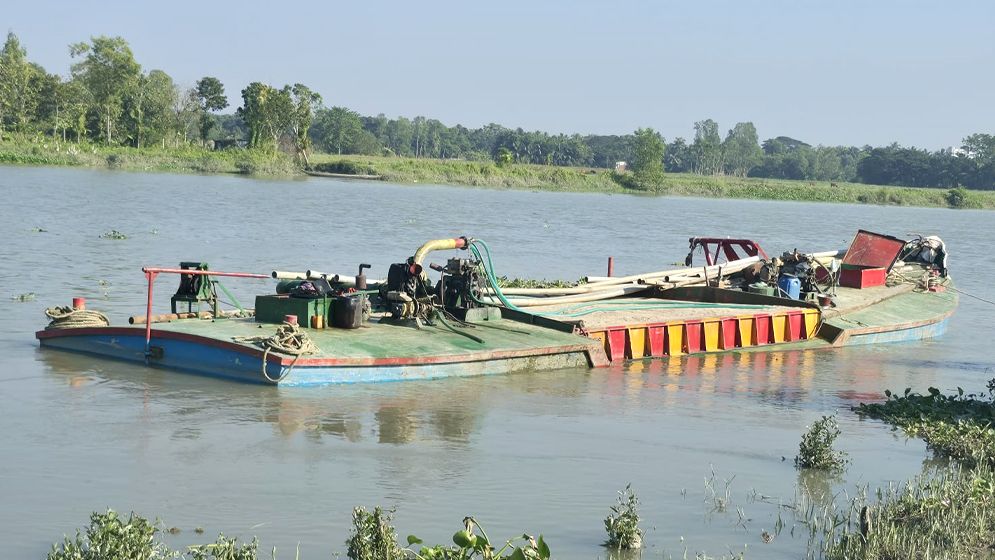 হালদায় অভিযান, ৩ জনকে কারাদণ্ড ও জরিমানা