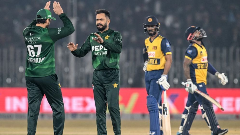 ফাইনালে শ্রীলংকার চরম ব্যাটিং বিপর্যয়