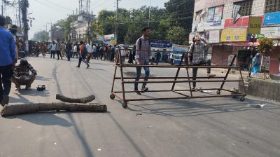 ‎রাবি শিক্ষার্থীদের ওপর দুর্বৃত্তদের হামলা: রাজশাহী-ঢাকা মহাসড়ক অবরোধ