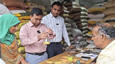 বগুড়ায় ৪ দোকানে লাখ টাকা জরিমানা