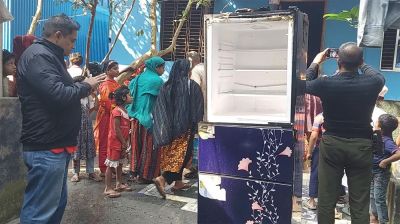 তালাক দেওয়ায় স্ত্রীর বাড়িতে আগুন