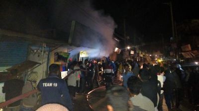 পাকুন্দিয়ায় আগুনে পুড়ল ৪ দোকান