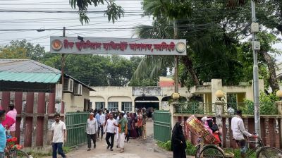 নরসিংদী জজ কোর্টে হাজিরা দিতে এসে রক্তাক্ত  ছাত্রদল নেতা