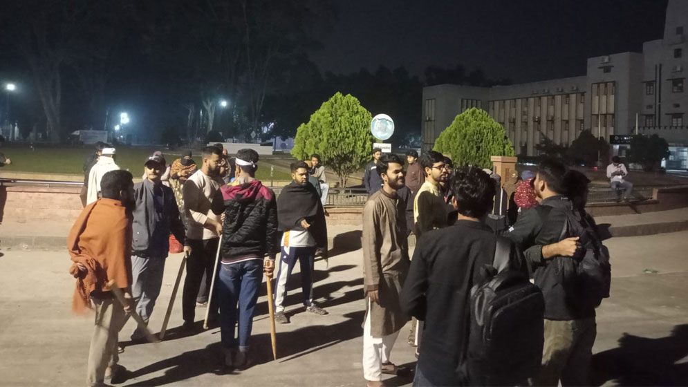 ‎নিষিদ্ধ ছাত্রলীগের কার্যক্রম ঠেকাতে মাঠে আছেন রাকসু নেতারা