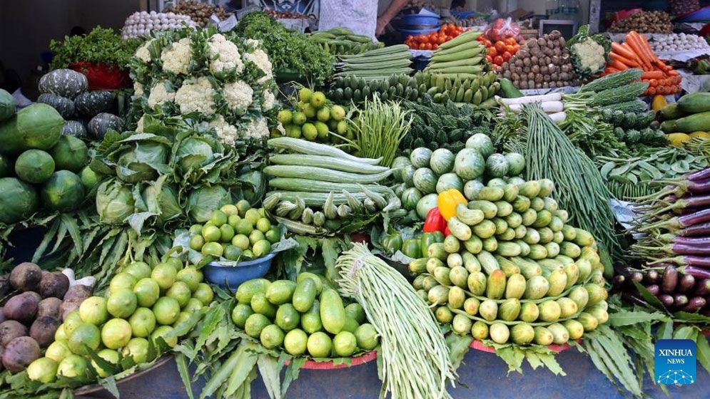 শীতের সবজিতে ভরপুর বাজার, তবুও দাম সাধারণের নাগালের বাইরে
