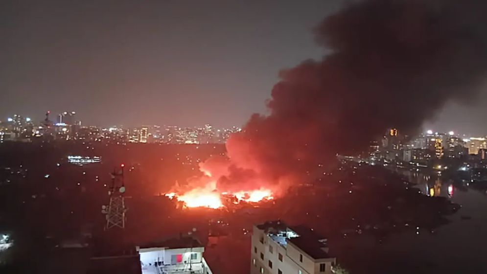 কড়াইল বস্তিতে ভয়াবহ আগুন