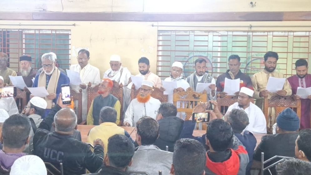 কিশোরগঞ্জ জেলা মটরযান শ্রমিক ইউনিয়নের নবনির্বাচিত কমিটির শপথ গ্রহণ