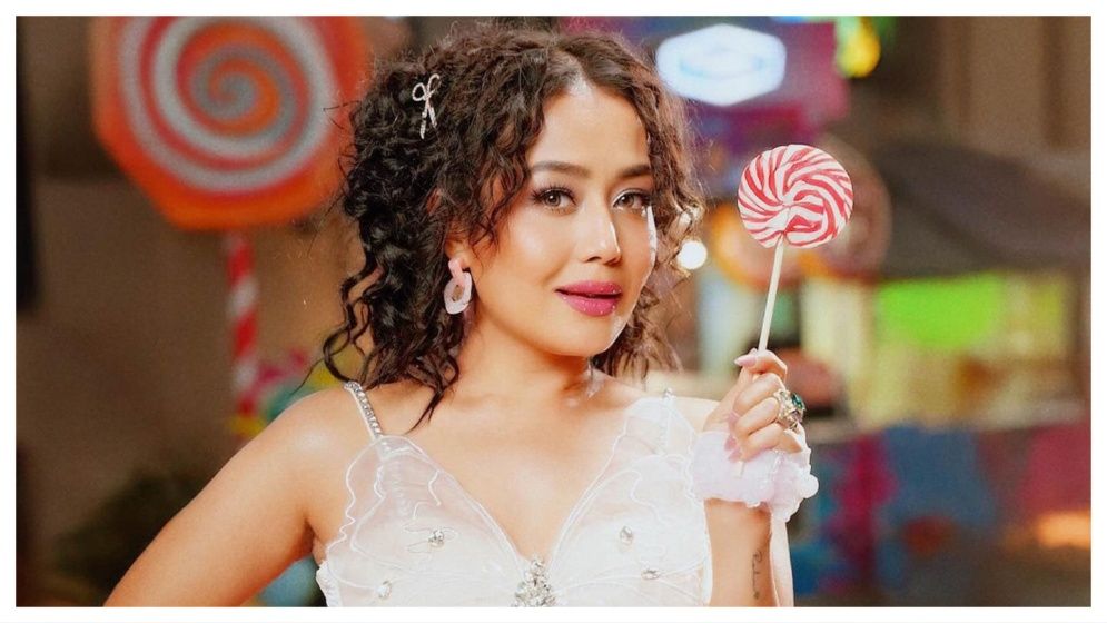 ‘ক্যান্ডি শপ’ নিয়ে বিতর্কে নেহা