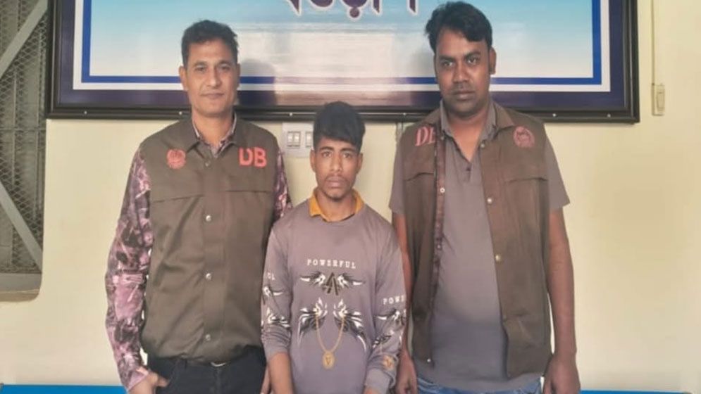 বগুড়ায় আদালত চত্ত্বর থেকে পালানো আসামি শাহীন ১৭ ঘণ্টা পর গ্রেপ্তার