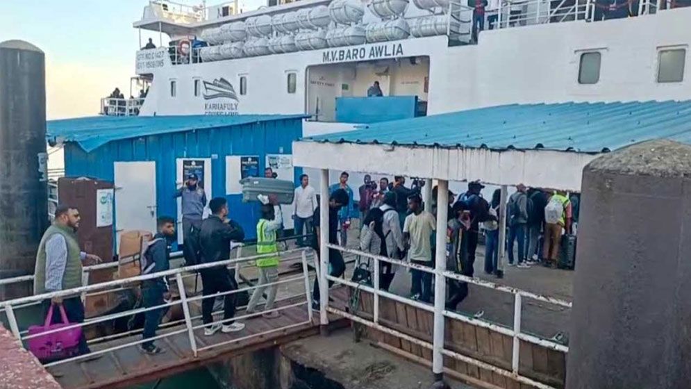 কক্সবাজার থেকে তিন জাহাজে সেন্টমার্টিনে পাড়ি ১২শ পর্যটকের