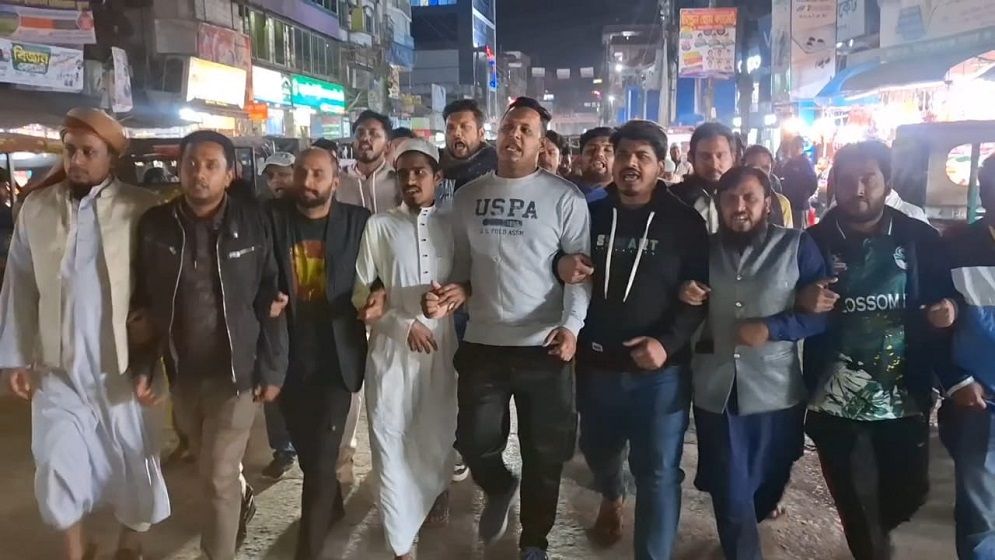 ওসমান হাদির ওপর হামলার প্রতিবাদে কিশোরগঞ্জে জুলাই ঐক্যের বিক্ষোভ