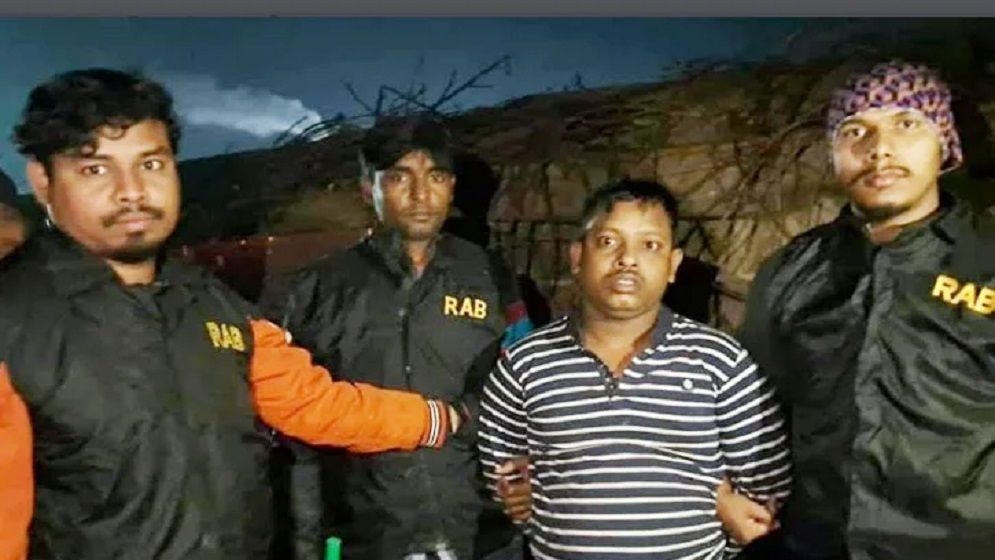 ওসমান হাদিকে হত্যাচেষ্টা মামলায় ফয়সালের সহযোগী কবির গ্রেফতার