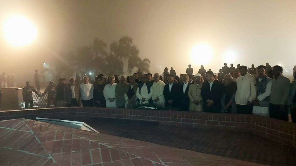 জাতীয় স্মৃতিসৌধে শহীদদের প্রতি শ্রদ্ধা জানালেন তারেক রহমান