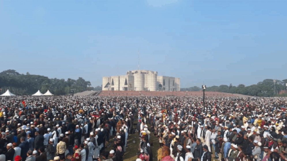 লাখো মানুষের উপস্থিতিতে খালেদা জিয়ার জানাজা সম্পন্ন