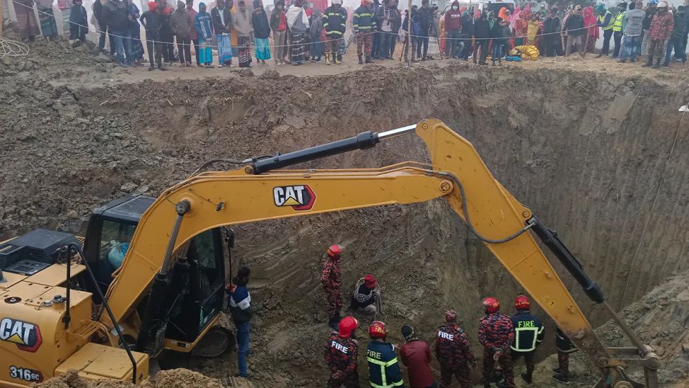 ৪২ ফুট গভীরেও সন্ধান মেলেনি সাজিদের, ফায়ার সার্ভিসের নতুন সিদ্ধান্ত
