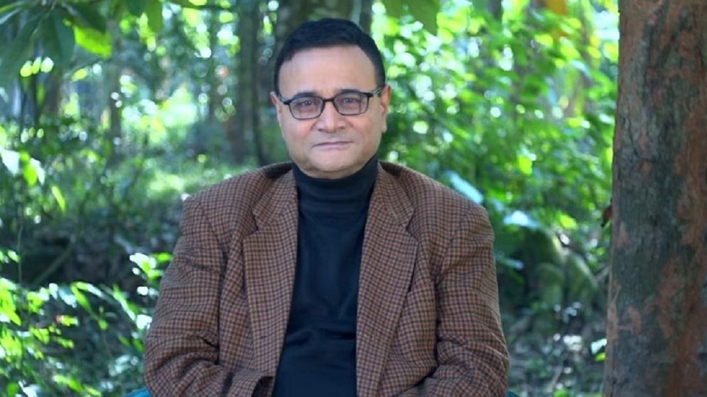 বেকায়দায় ডা. এজাজ