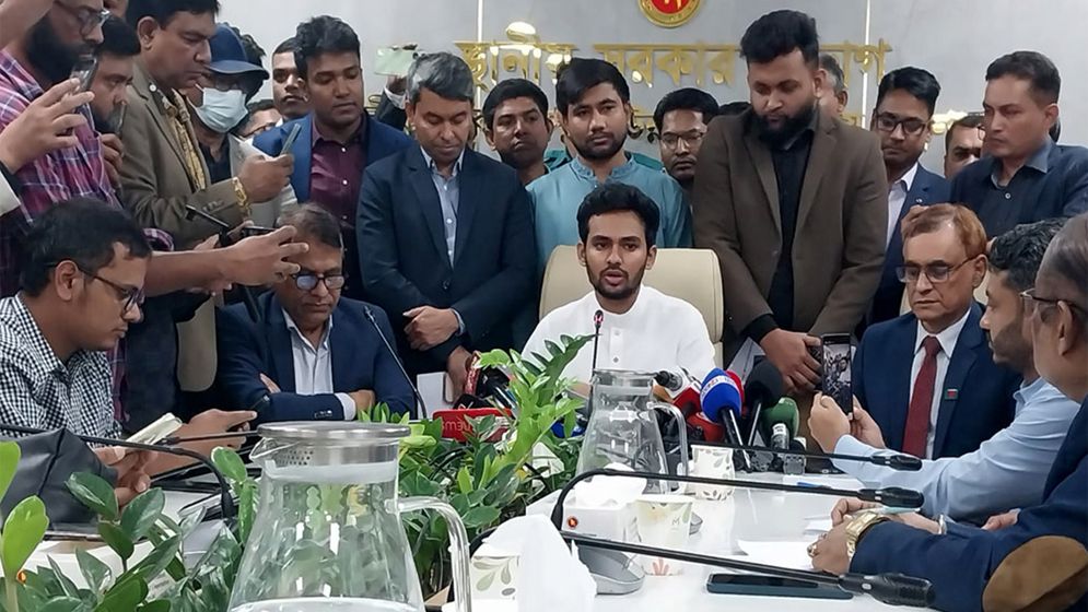 নির্বাচন করব, পদত্যাগের বিষয়ে জানাবে সরকার: আসিফ