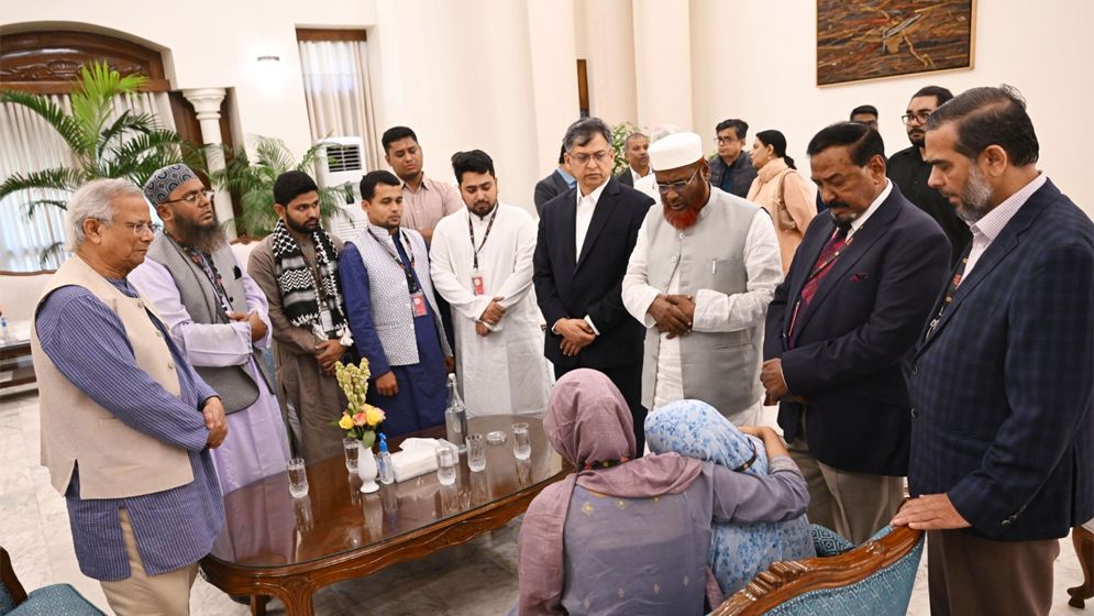 ইউনূসের সঙ্গে হাদির পরিবারের সাক্ষাৎ, সর্বোত্তম চিকিৎসার আশ্বাস