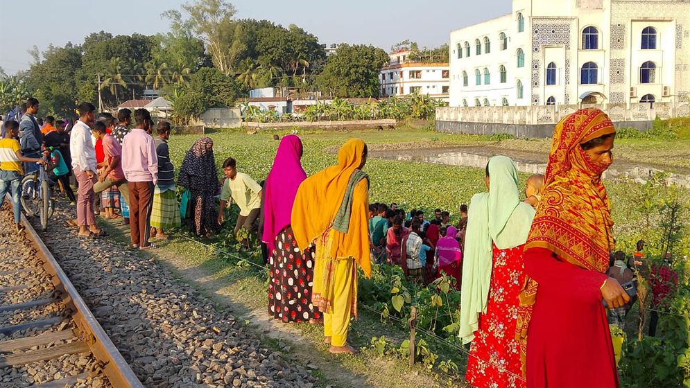 সোনাতলায় রেলওয়ে জলাশয় থেকে অর্ধগলিত বৃদ্ধার লাশ উদ্ধার