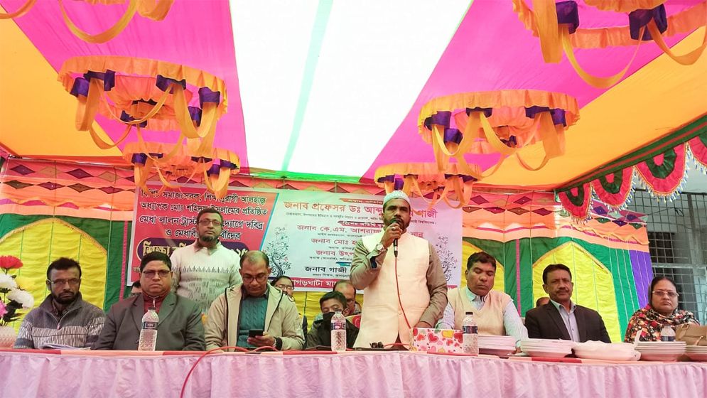 পাইকগাছায় মেধা লালন ট্রাষ্টের উদ্যোগে শিক্ষার্থীদের মাঝে শিক্ষা বৃত্তি প্রদান