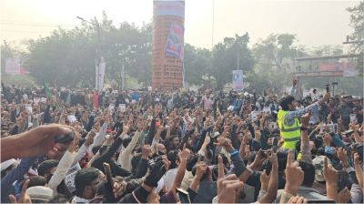 হাদি হত্যার বিচারের দাবিতে শাহবাগ অবরোধ