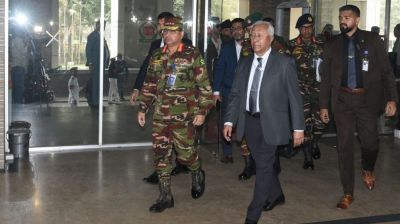 সিইসির সঙ্গে বৈঠকে বসলেন তিন বাহিনীর প্রধানরা