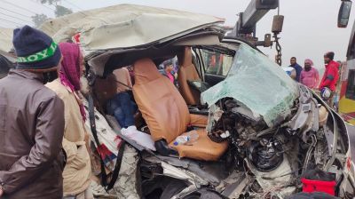 ফরিদপুরে ট্রাক ও অ্যাম্বুলেন্সের সংঘর্ষে ভাই-বোনসহ নিহত ৩