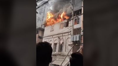 চকবাজারে আবাসিক ভবনে অগ্নিকাণ্ড, নিয়ন্ত্রণে ফায়ার সার্ভিস