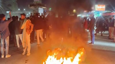 ওসমান হাদিকে গুলির প্রতিবাদে কুড়িগ্রামে বিক্ষোভ–অবরোধ