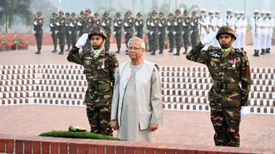 বিজয় দিবসে জাতীয় স্মৃতিসৌধে প্রধান উপদেষ্টার শ্রদ্ধা নিবেদন