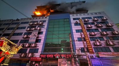 গুলিস্তানের খদ্দর বাজার শপিং কমপ্লেক্সে আগুন নিয়ন্ত্রণে
