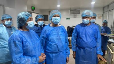 হাসপাতালে গিয়ে খালেদা জিয়ার স্বাস্থ্যের খোঁজ নিলেন প্রধান উপদেষ্টা