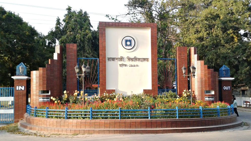 রাবিতে রঙের কাজ বন্ধ করল ঠিকাদাররা, ভিডিও করায় সাংবাদিককে হেনস্তা