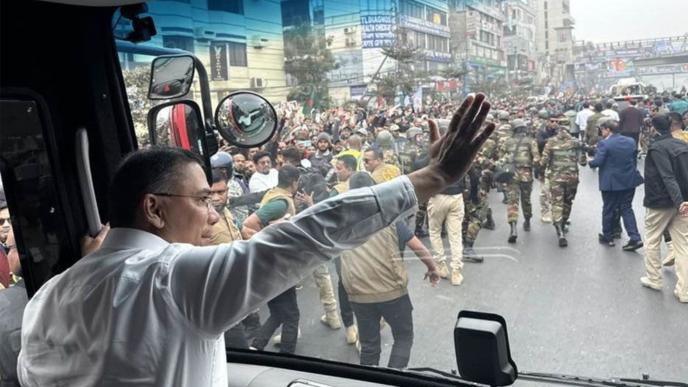 গণসংবর্ধনার পথে রওনা হয়েছেন তারেক রহমান