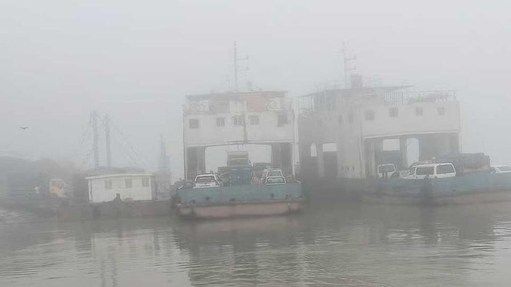 ৭ ঘণ্টা বন্ধ থাকার পর পাটুরিয়া–দৌলতদিয়ায় ফেরি চালু