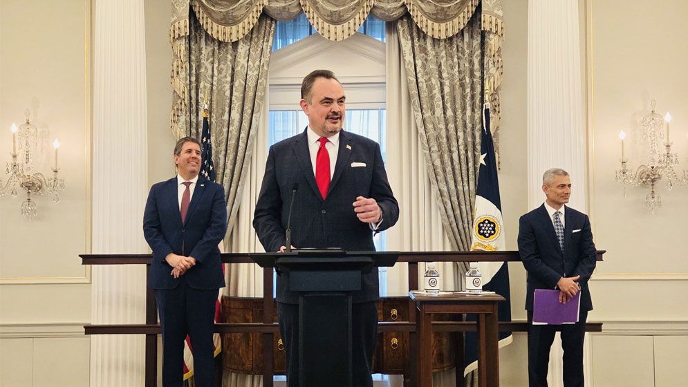 শপথ নিলেন নবনিযুক্ত মার্কিন রাষ্ট্রদূত ব্রেন্ট ক্রিস্টেনসেন