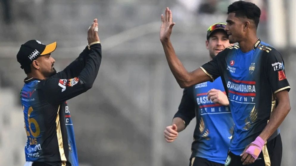 নোয়াখালীর পর বিদায় ঘণ্টা বাজল ঢাকা ক্যাপিটালসের