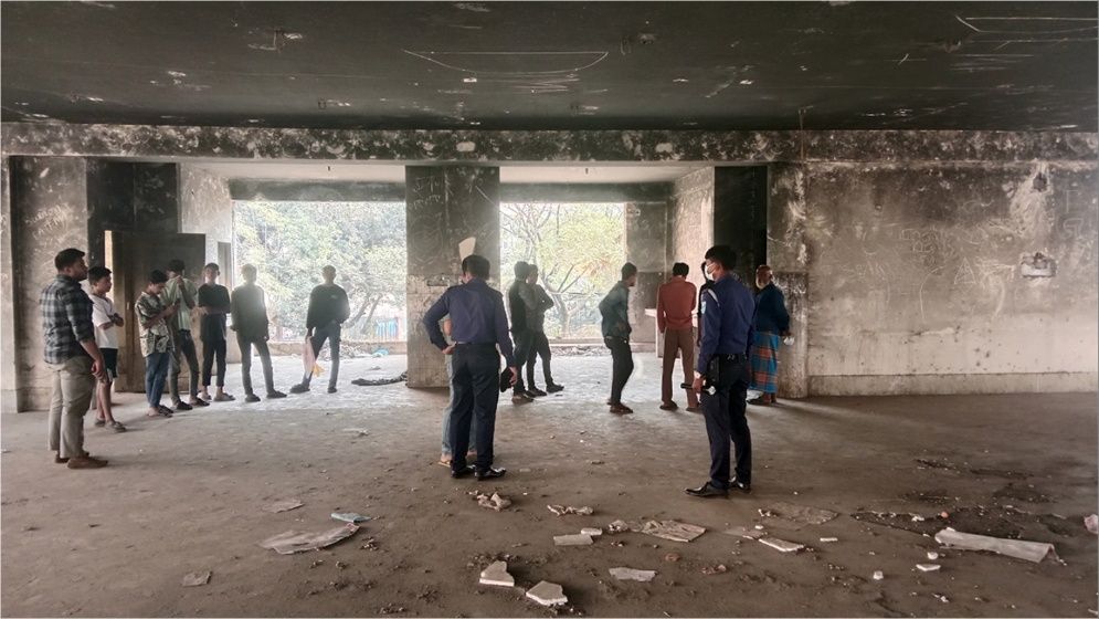 সাভারে পরিত্যক্ত কমিউনিটি সেন্টারে মিলল পোড়া ২ মরদেহ