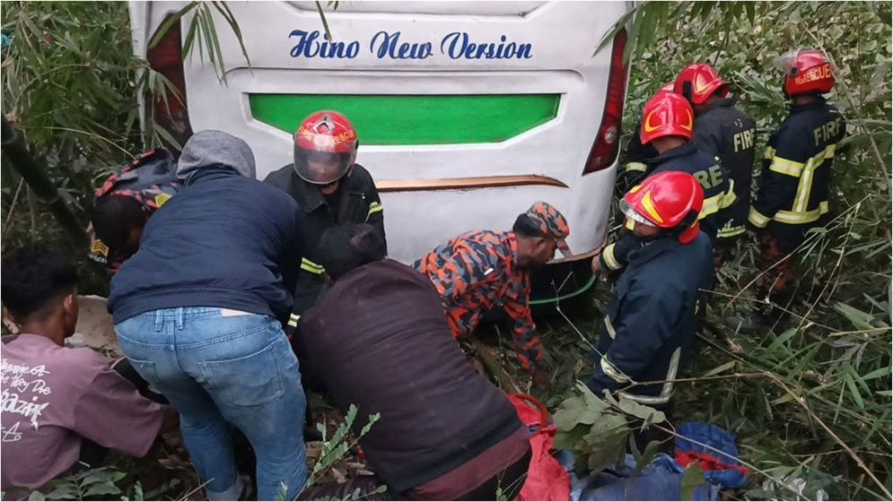 ঢাকা-বরিশাল মহাসড়কে ৬ নিহত