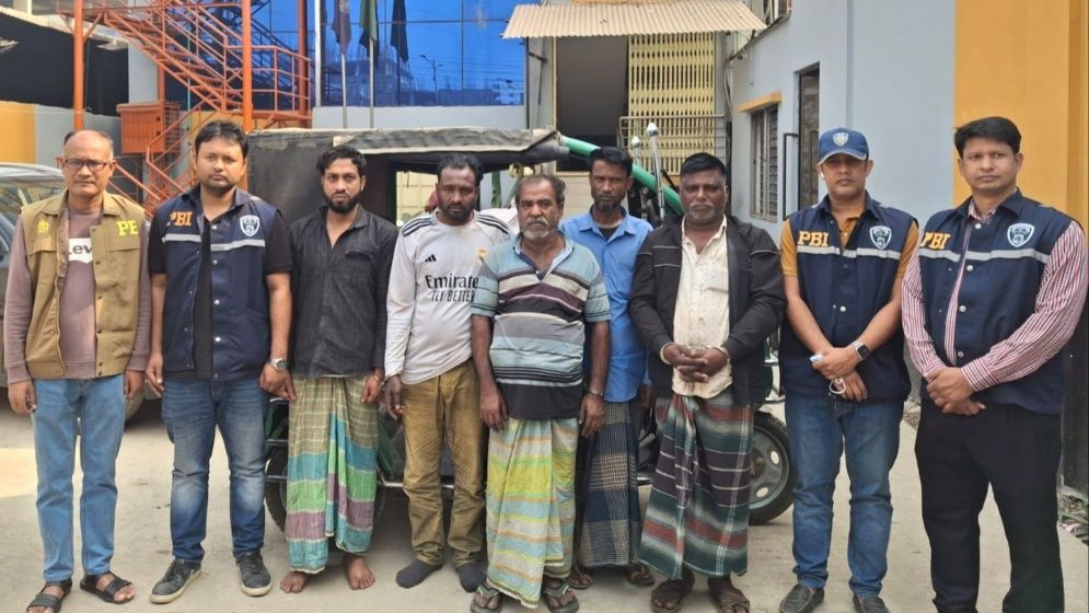 সোনারগাঁয়ে অটোরিকশাচালক হত্যাকাণ্ডের রহস্য উদ্‌ঘাটন, গ্রেপ্তার ৫