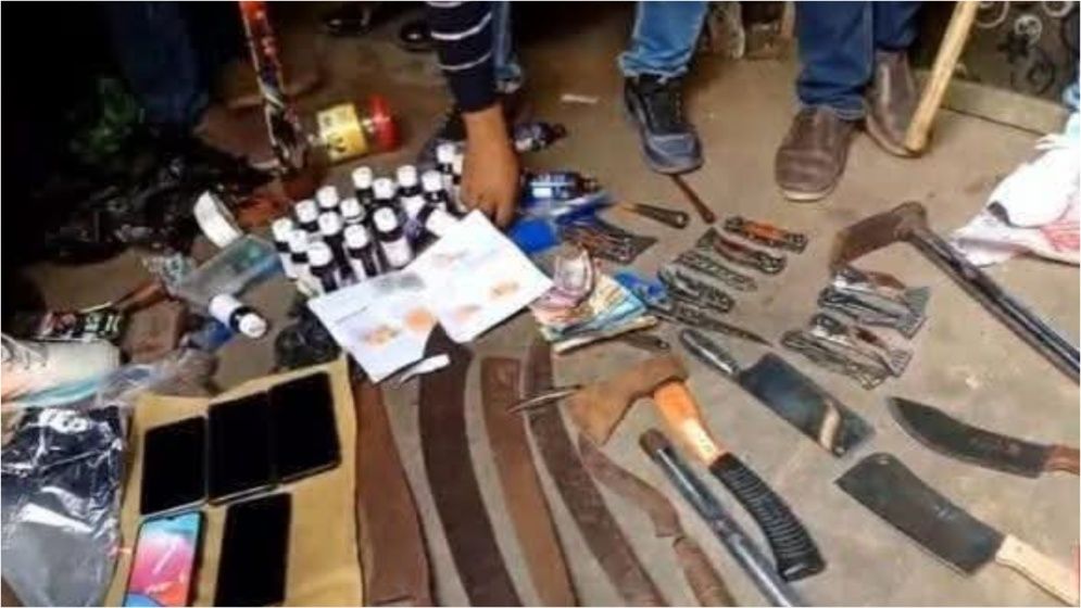 বগুড়ায় দুপক্ষের সংঘর্ষ, অস্ত্র ও মাদকসহ নারী গ্রেপ্তার