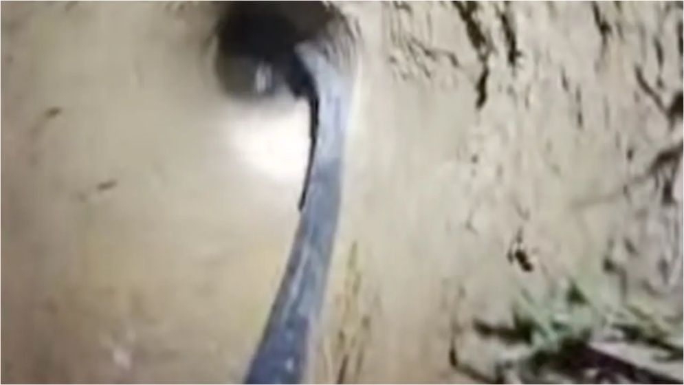 এবার চট্টগ্রামে নলকূপের গর্তে পড়ে গেল ৩ বছরের শিশু