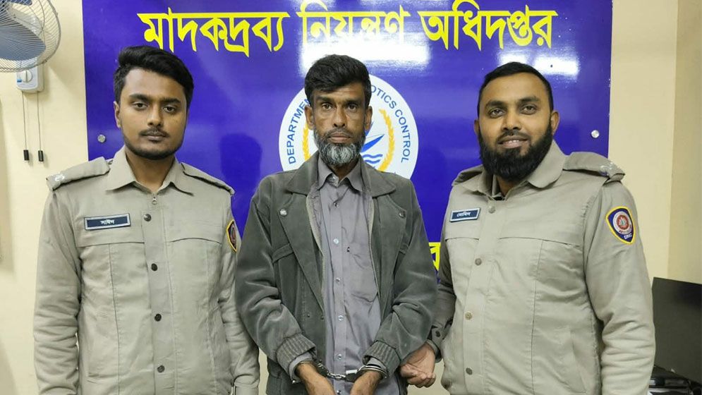 বগুড়ায় বাসযাত্রীর কাছ থেকে দেড় হাজার ইয়াবা উদ্ধার, গ্রেপ্তার ১